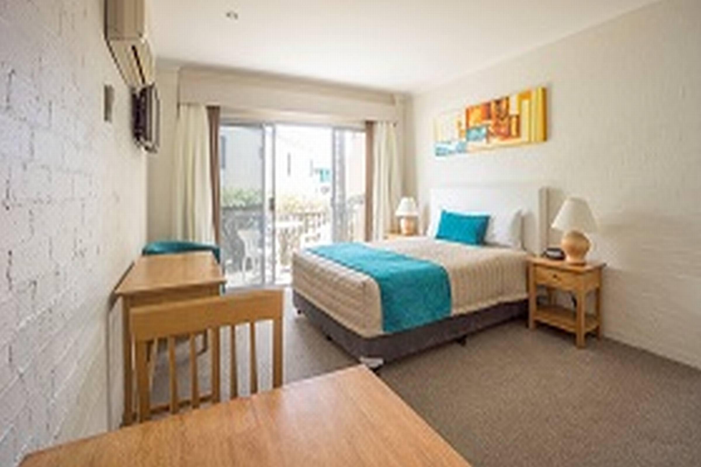 Shores And Conference Centre Motel