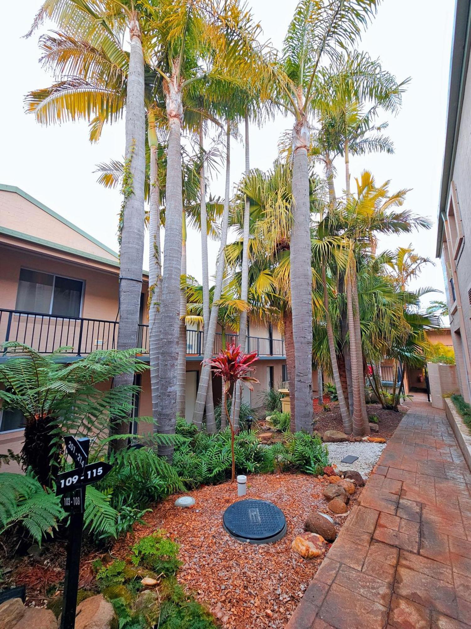 Shores And Conference Centre Motel 4*